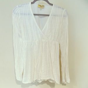 Vera Wang v neck top